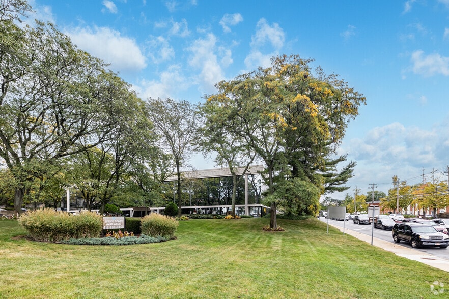 More Photos Of 600 Northern Blvd, Great Neck Medical For Lease