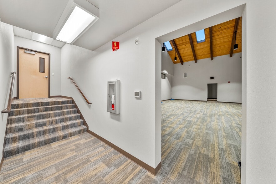 More Photos Of 2166 NW Vine St, Grants Pass Medical For Sale