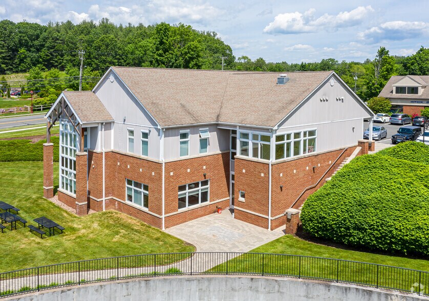 More Photos Of 120-152 Simsbury Rd, Avon Unknown For Lease