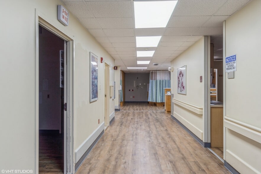 More Photos Of 476 S Main St, Andover Medical For Sale