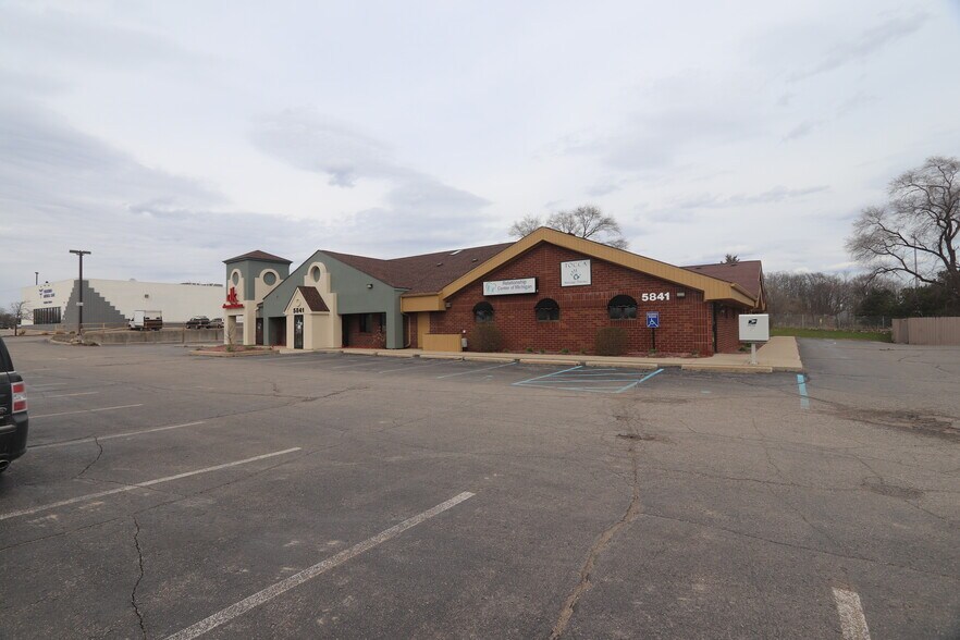 More Photos Of 5841 Whitmore Lake Rd, Brighton Medical For Lease