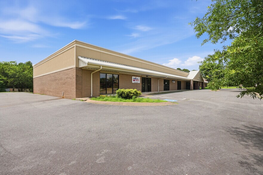 More Photos Of 2215 E Oak St, Conway Office For Lease