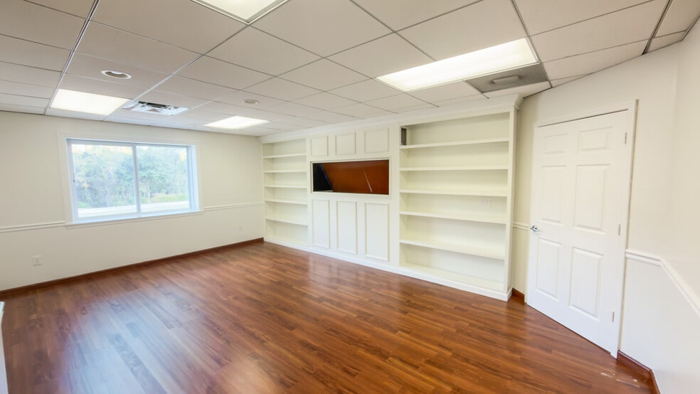 More Photos Of 7065 NW 22nd St, Gainesville Warehouse For Lease