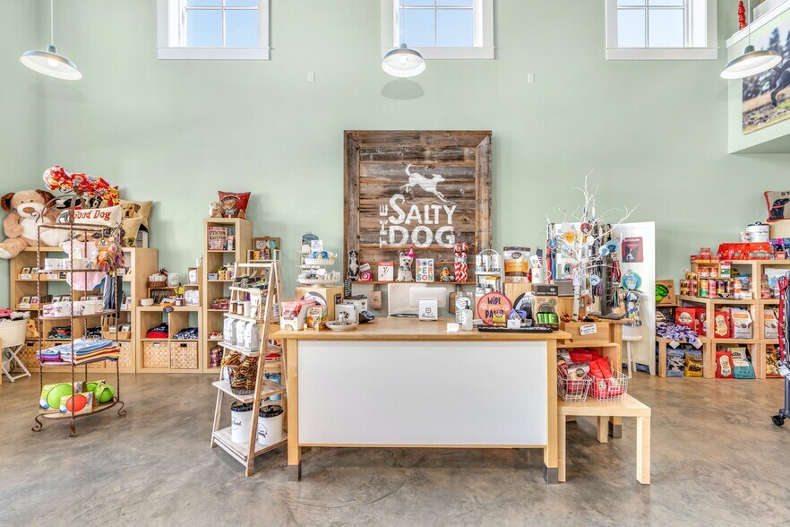 More Photos Of 215 Meriweather St #2, Pacific Beach Storefront For Sale