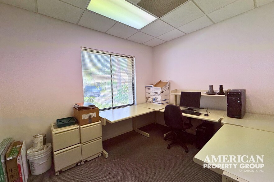 More Photos Of 7085 S Tamiami Trl, Sarasota Office For Sale