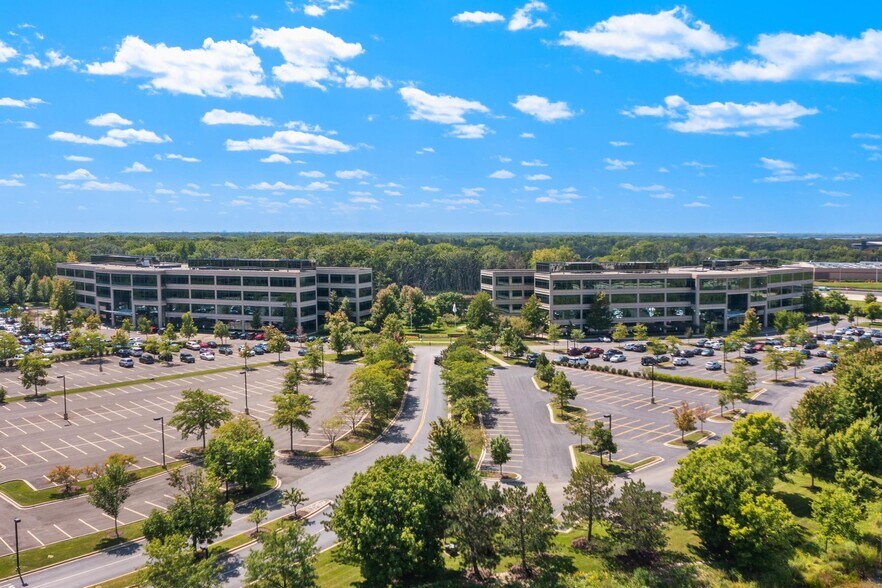 More Photos Of 100 S Saunders Rd, Lake Forest Office For Lease