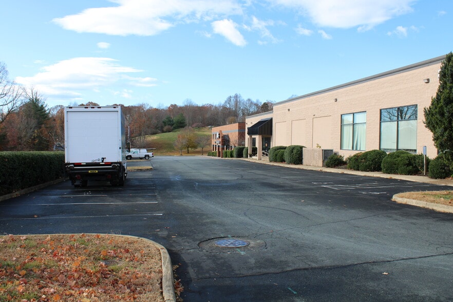 More Photos Of 3285 Berkmar Dr, Charlottesville Freestanding For Lease