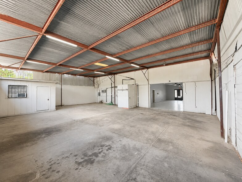 More Photos Of 755 N General McMullen Dr, San Antonio Light Manufacturing For Lease