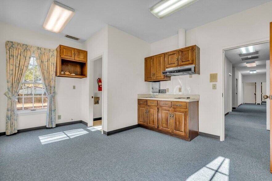 More Photos Of 2403 5th St N, Columbus Medical For Lease