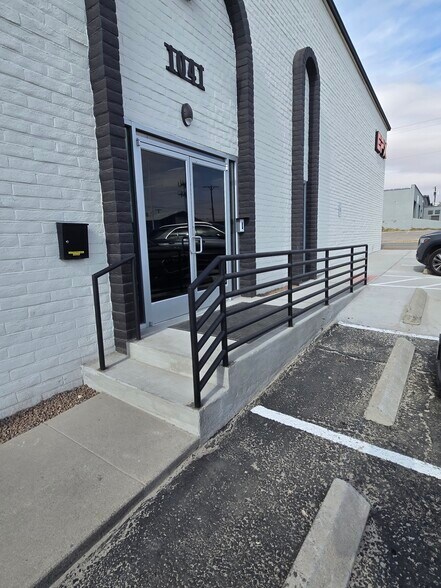 More Photos Of 1041 Eastside Rd, El Paso Warehouse For Sale