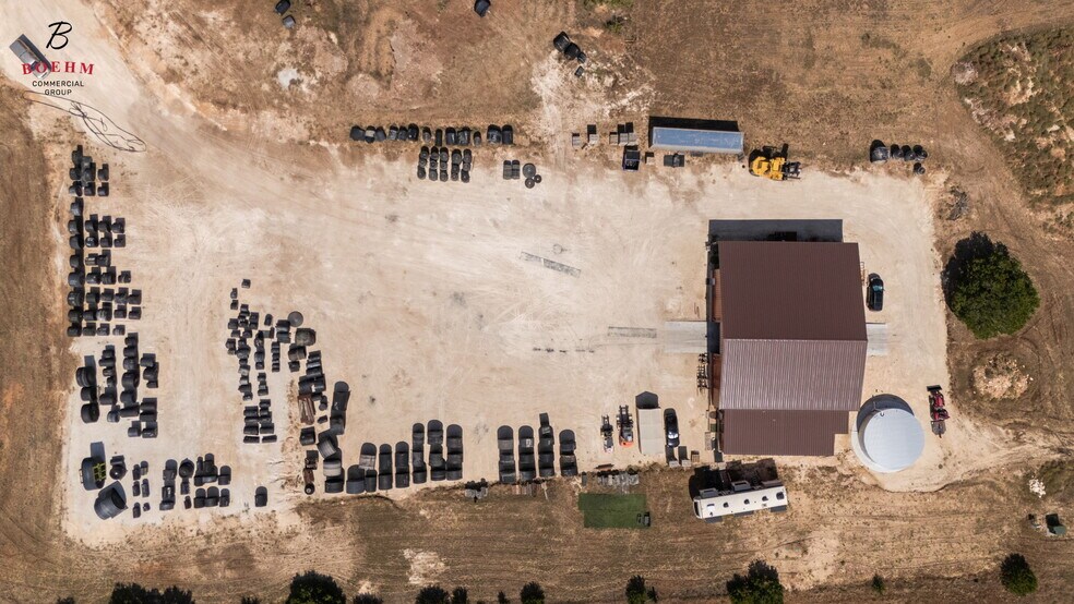 More Photos Of 9106 Highway 16, Pipe Creek Flex For Sale