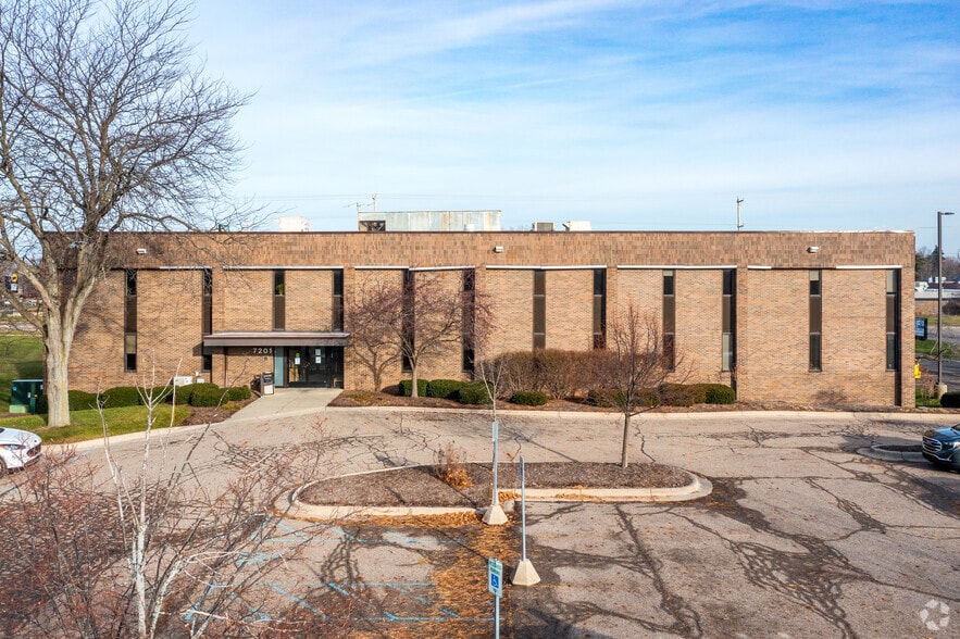 More Photos Of 7201 W Saginaw Hwy, Lansing Medical For Lease