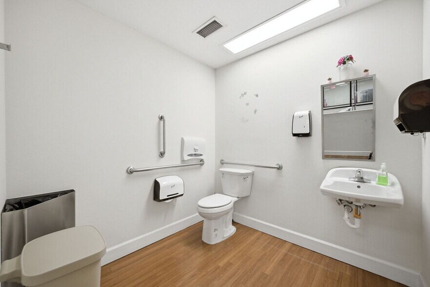 More Photos Of 433 SW 10th St, Ocala Medical For Sale