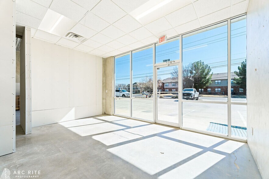 More Photos Of 5820 66th St, Lubbock Storefront Retail Office For Sale