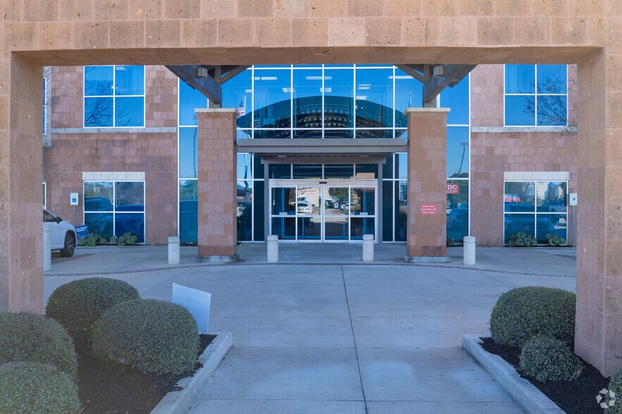 More Photos Of 4015 Interstate 45 N, Conroe Medical For Lease