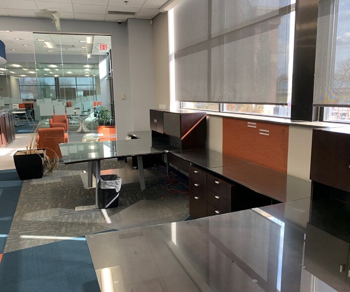 More Photos Of 275 Outerbelt St, Columbus Office For Sale