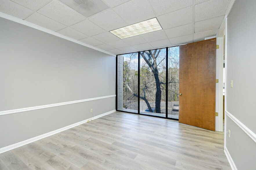 More Photos Of 3084 Mercer University Dr, Chamblee Loft Creative Space For Lease