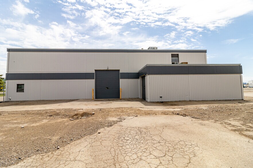More Photos Of 3501 23rd St NE, Calgary Warehouse For Lease