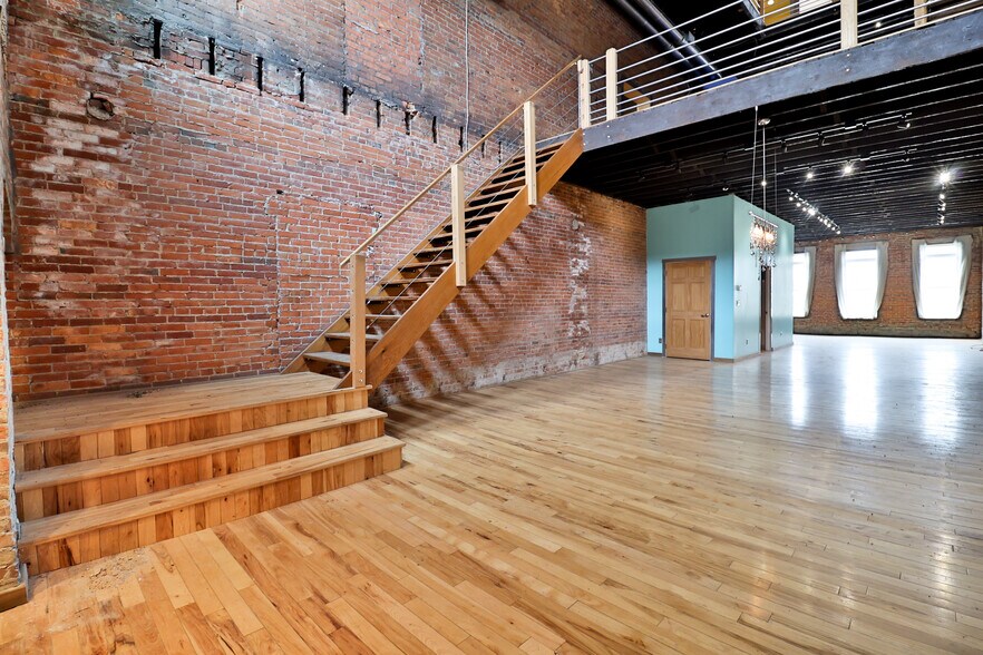 More Photos Of 102-104 W Columbus St, Kenton Office Residential For Sale