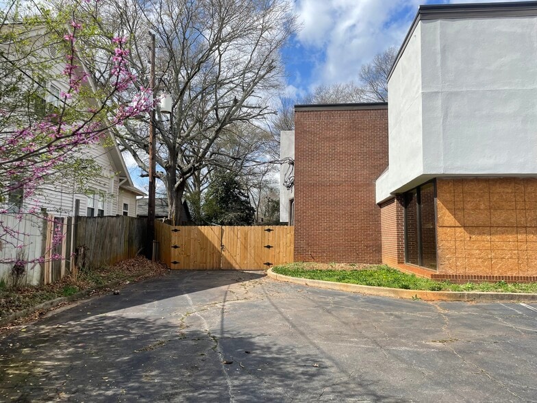 More Photos Of 2981 Church St, East Point Medical For Sale