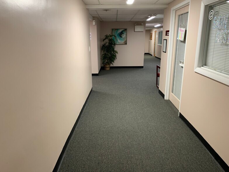 More Photos Of 960 Reservoir Ave, Cranston Office For Lease