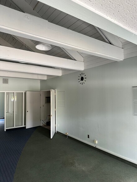 More Photos Of 148-152 Great Rd, Stow Unknown For Lease