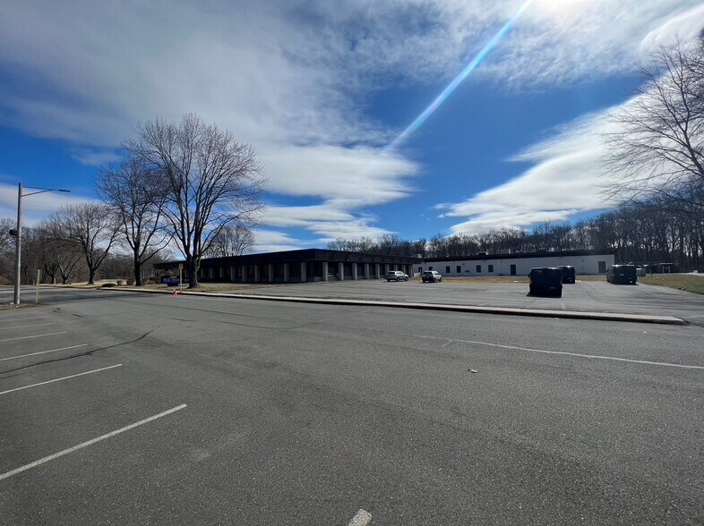 More Photos Of 150 Knotter Dr, Cheshire Manufacturing For Lease