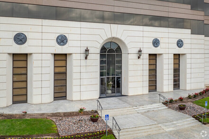 More Photos Of 1 Sugar Creek Center Blvd, Sugar Land Office For Lease