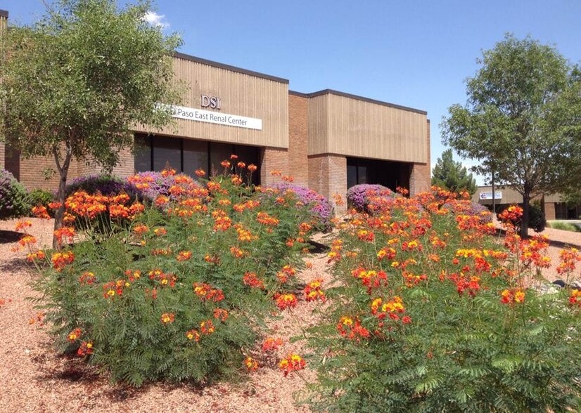 More Photos Of 10737 W Gateway Blvd, El Paso Unknown For Lease