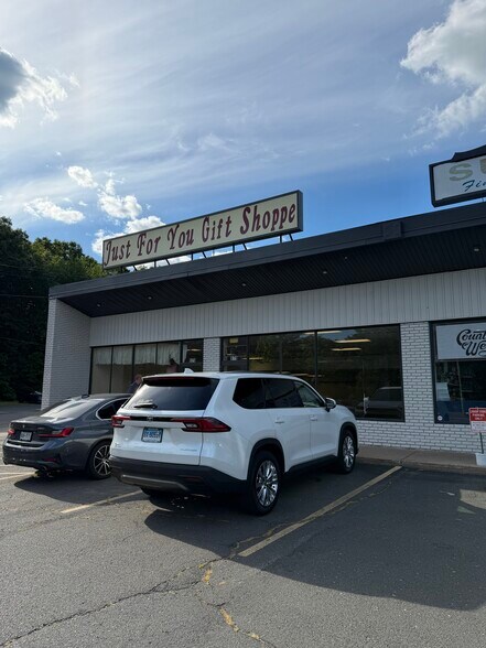 More Photos Of 969-979 Meriden Waterbury Tpke, Plantsville Freestanding For Lease