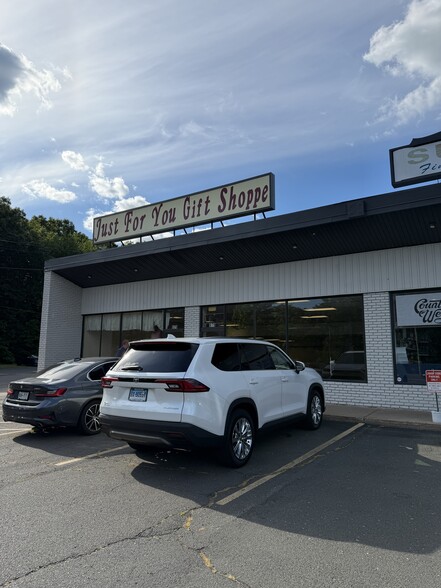 More Photos Of 969-979 Meriden Waterbury Tpke, Plantsville Freestanding For Lease