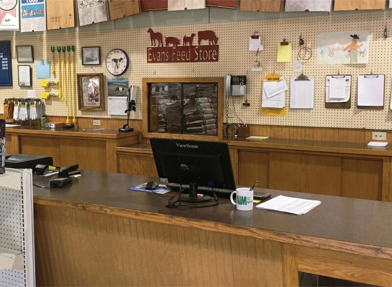 More Photos Of 103 N Springfield Ave, Green Forest General Retail For Sale