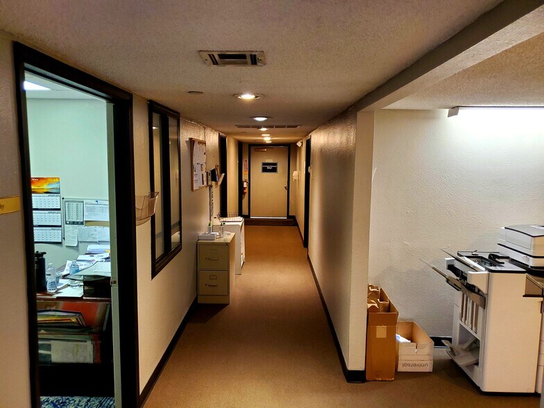 More Photos Of 2908 S Highland Dr, Las Vegas Warehouse For Lease