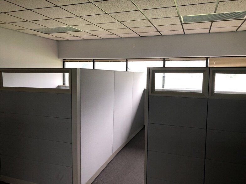 More Photos Of 21101 E State Route 78, Independence Light Distribution For Lease