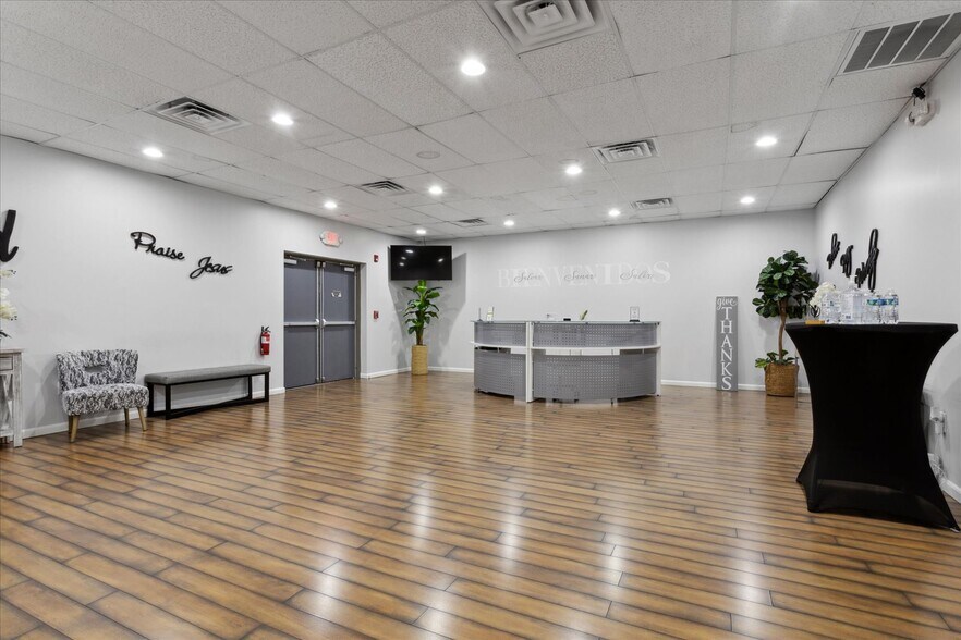 More Photos Of 14859 Warwick Blvd, Newport News Restaurant For Lease