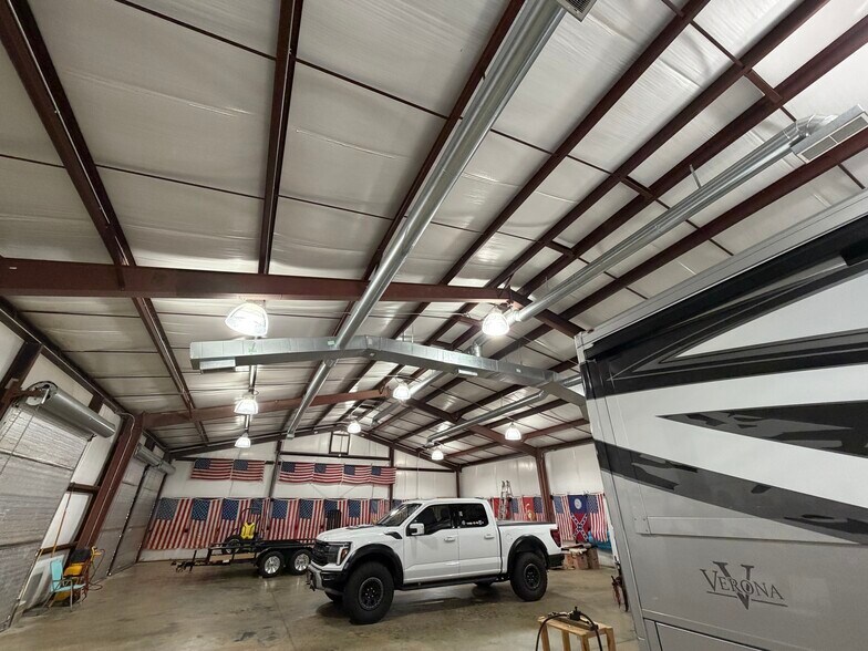 More Photos Of 5541 Thompson Bridge Rd, Murrayville Warehouse For Sale