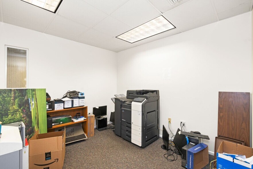 More Photos Of 2501 S Tamiami Trl, Sarasota Office For Sale