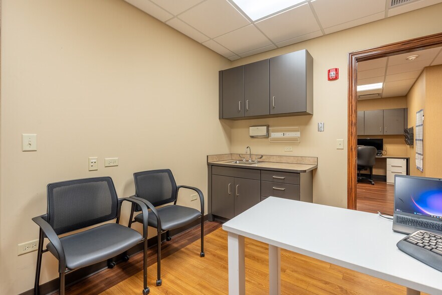 More Photos Of 16610 W 159th St, Lockport Medical For Sale
