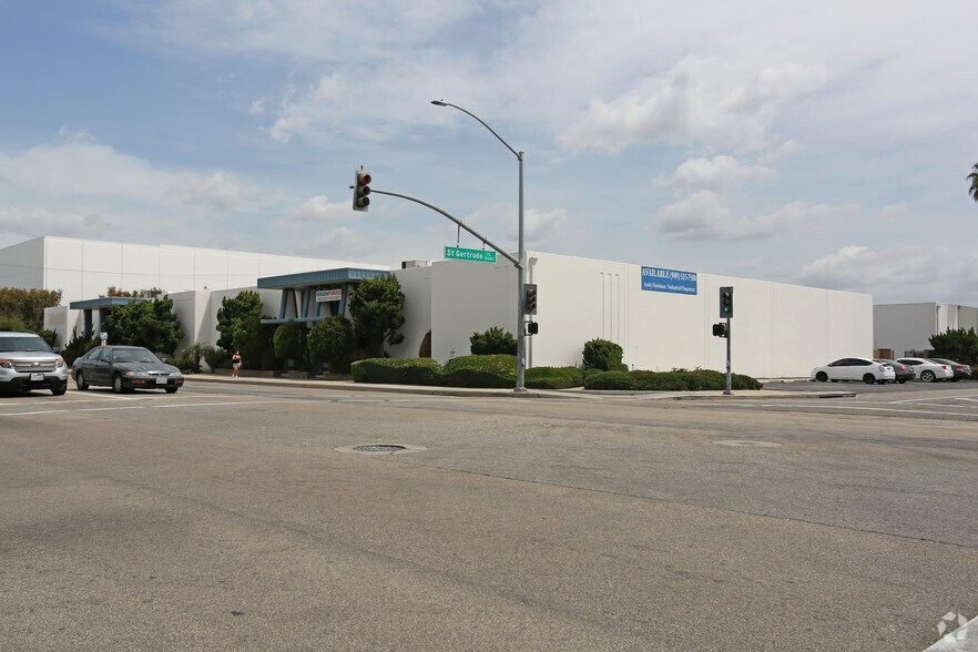 More Photos Of 2001-2009 S Grand Ave, Santa Ana Warehouse For Lease