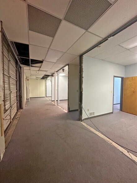 More Photos Of 92 Weston St, Hartford Light Distribution For Lease