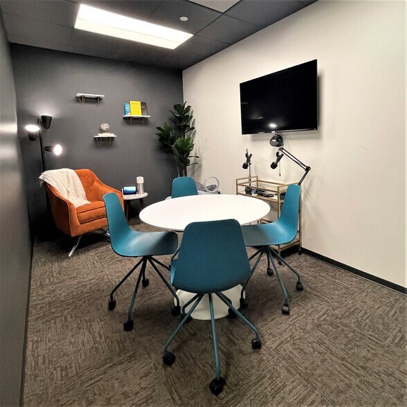 More Photos Of 2001 Timberloch, The Woodlands Coworking Space