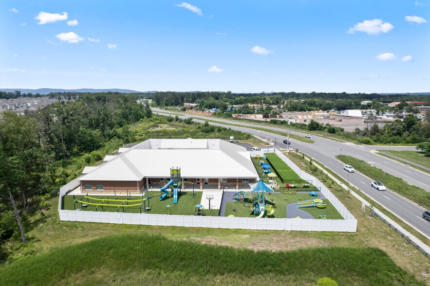 More Photos Of 42525 Tall Cedars Pkwy, Chantilly Schools For Lease