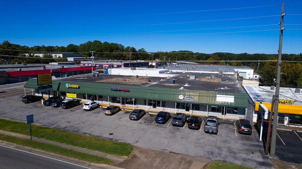 More Photos Of 3016-3020 University Dr, Huntsville Storefront Retail Office For Sale