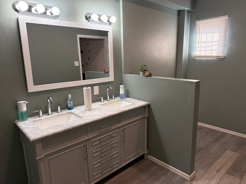 More Photos Of 3122-3144 E Columbia St, Tucson Research And Development For Sale