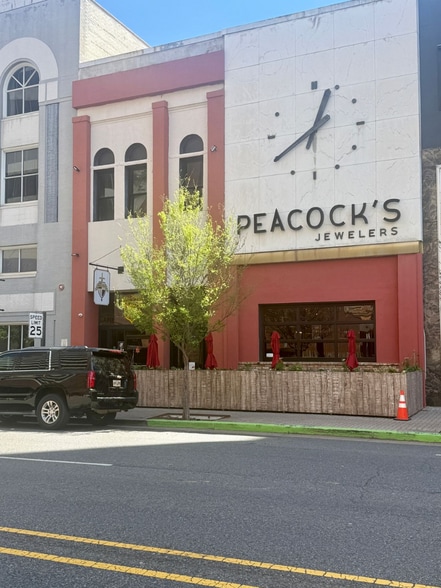 More Photos Of 417 Texas St, Shreveport Bar For Sale