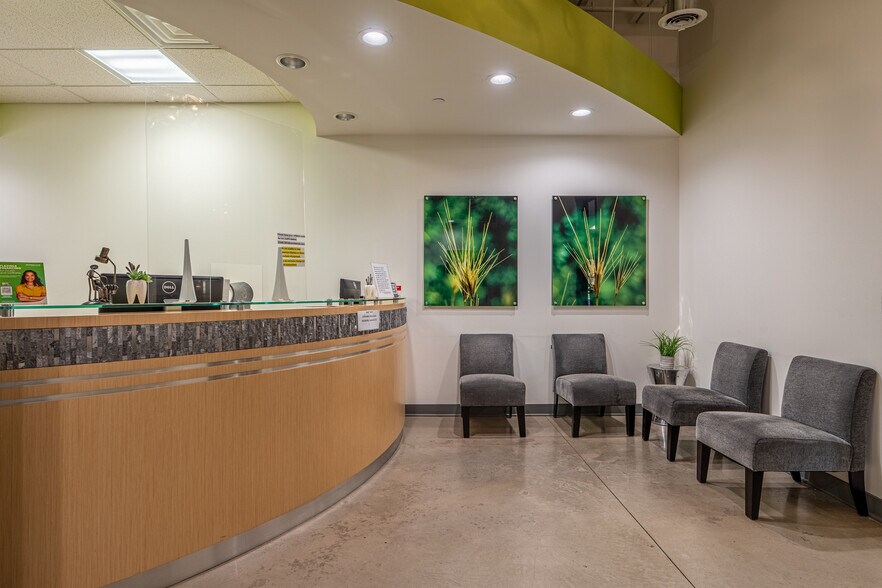 More Photos Of 3000 Woodcreek Dr, Downers Grove Office For Lease