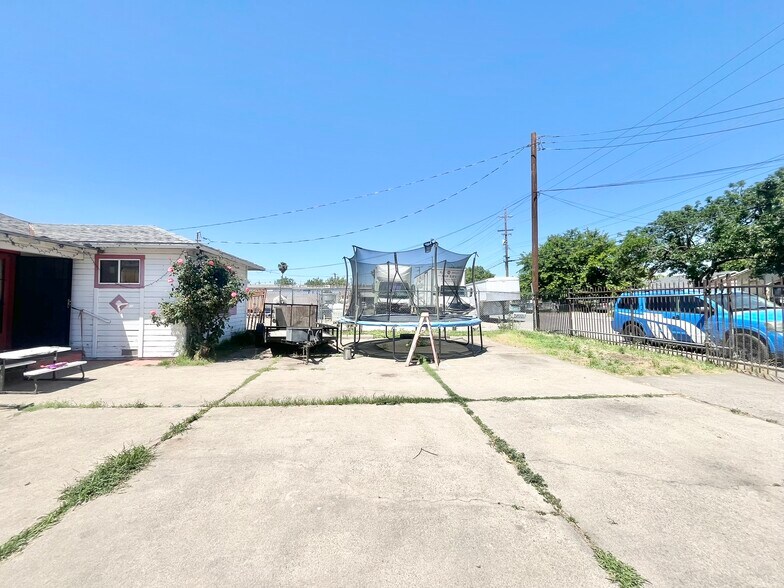 More Photos Of 2513 Connie Dr, Sacramento Office For Sale