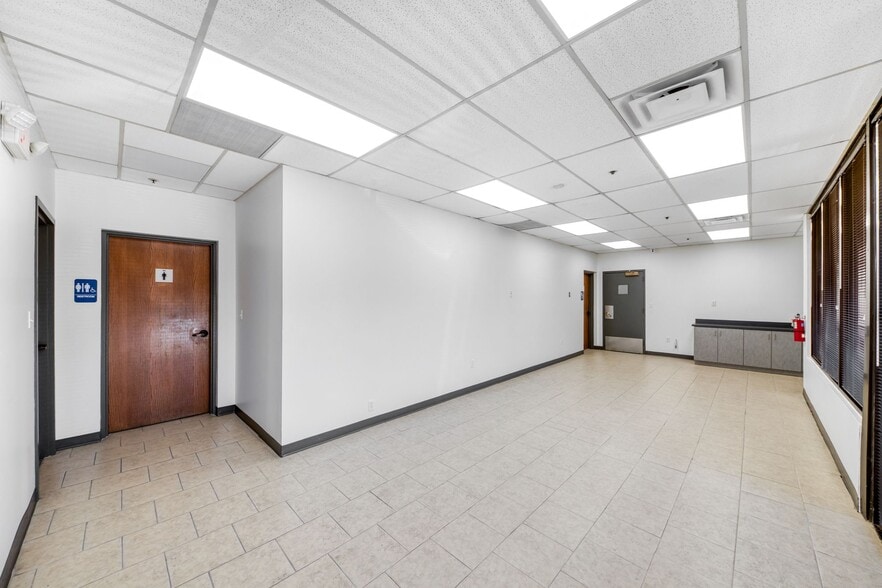 More Photos Of 3285 Saturn Ct, Peachtree Corners Warehouse For Sale