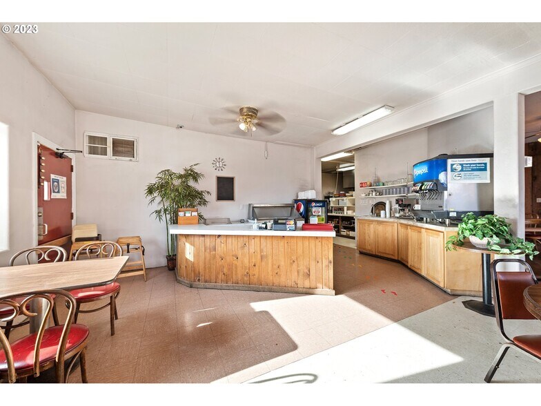 More Photos Of 105 N Main St, Halfway Restaurant For Sale