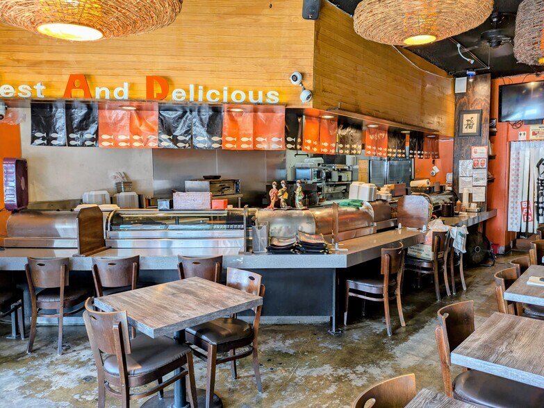 More Photos Of 11617 Santa Monica Blvd, Los Angeles Restaurant For Lease